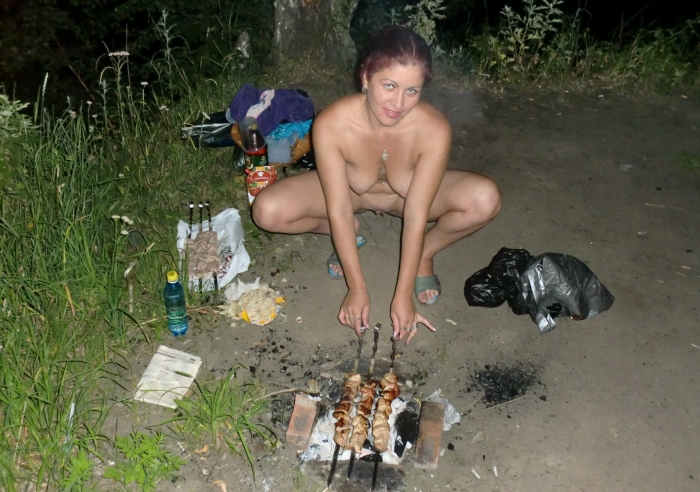 Девушки голышом на шашлыках