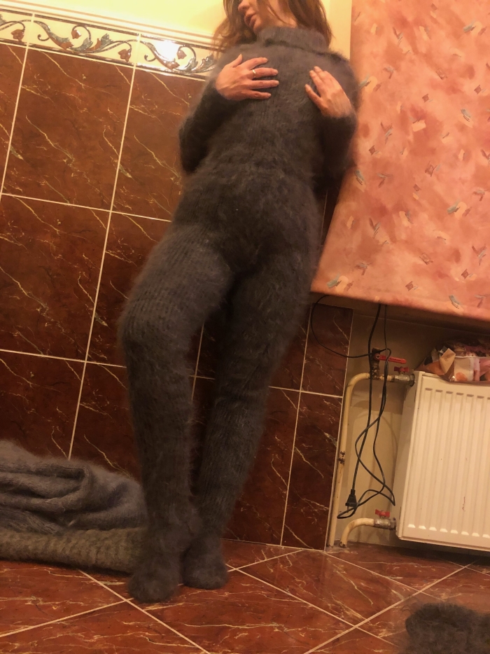 Фетиш в пуховых свитерах